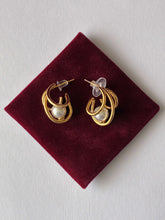 Western Three Half-circle with Pearl Stud