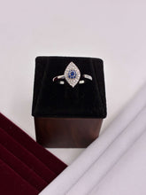 Western style Silver Swirling Finger Ring