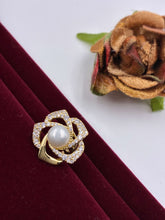 Pearl floral Brooch