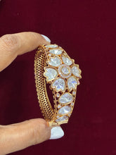 Kundan Openable Splendid Floral Kada