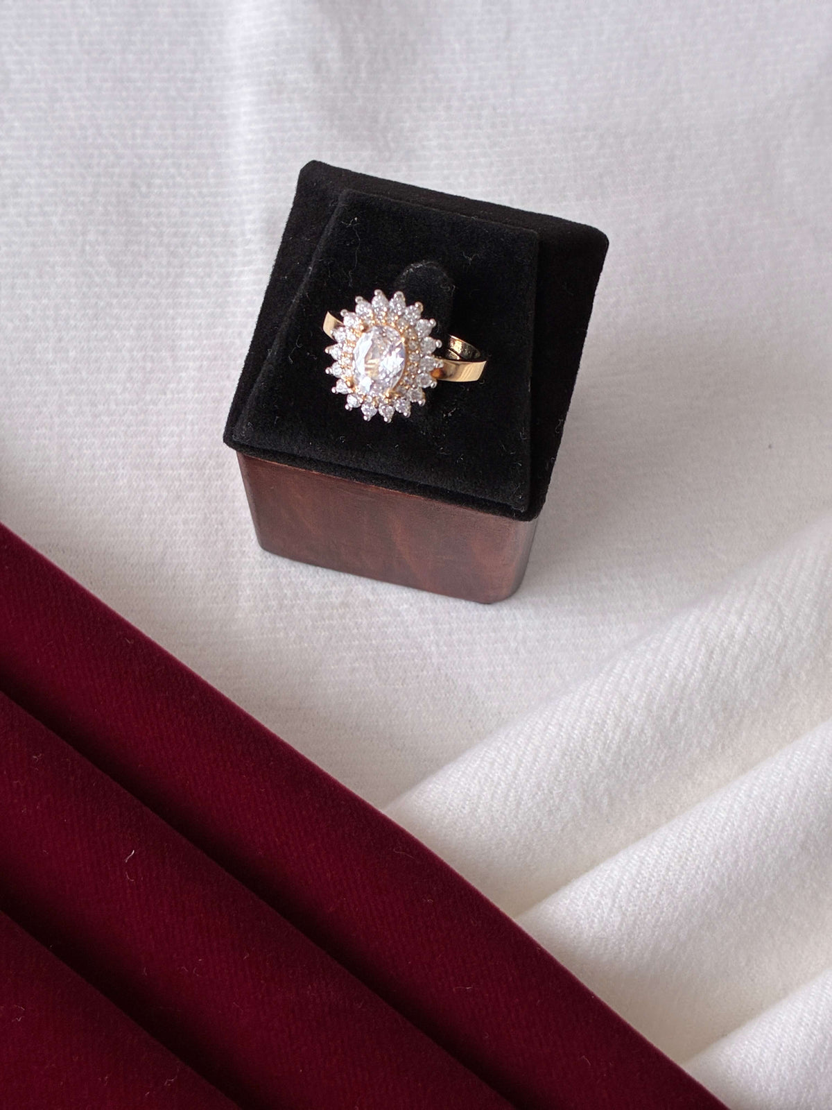 CZ White Elegant Finger Ring