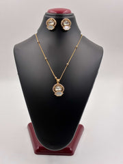 Kundan Mother of Pearl Delicate Pendant Set