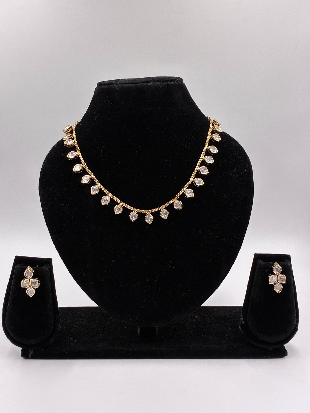 Kundan Alluring Charm Necklace Set