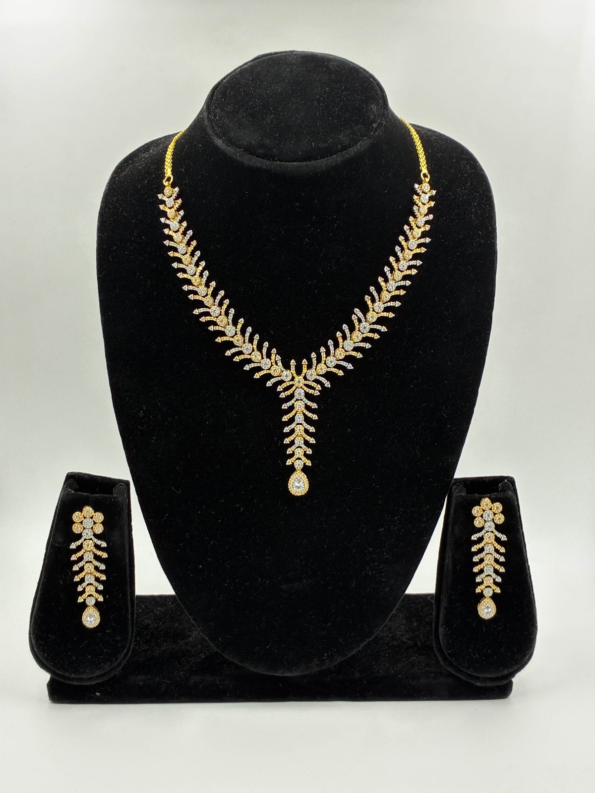 CZ Classic designer Leaf Necklace Set