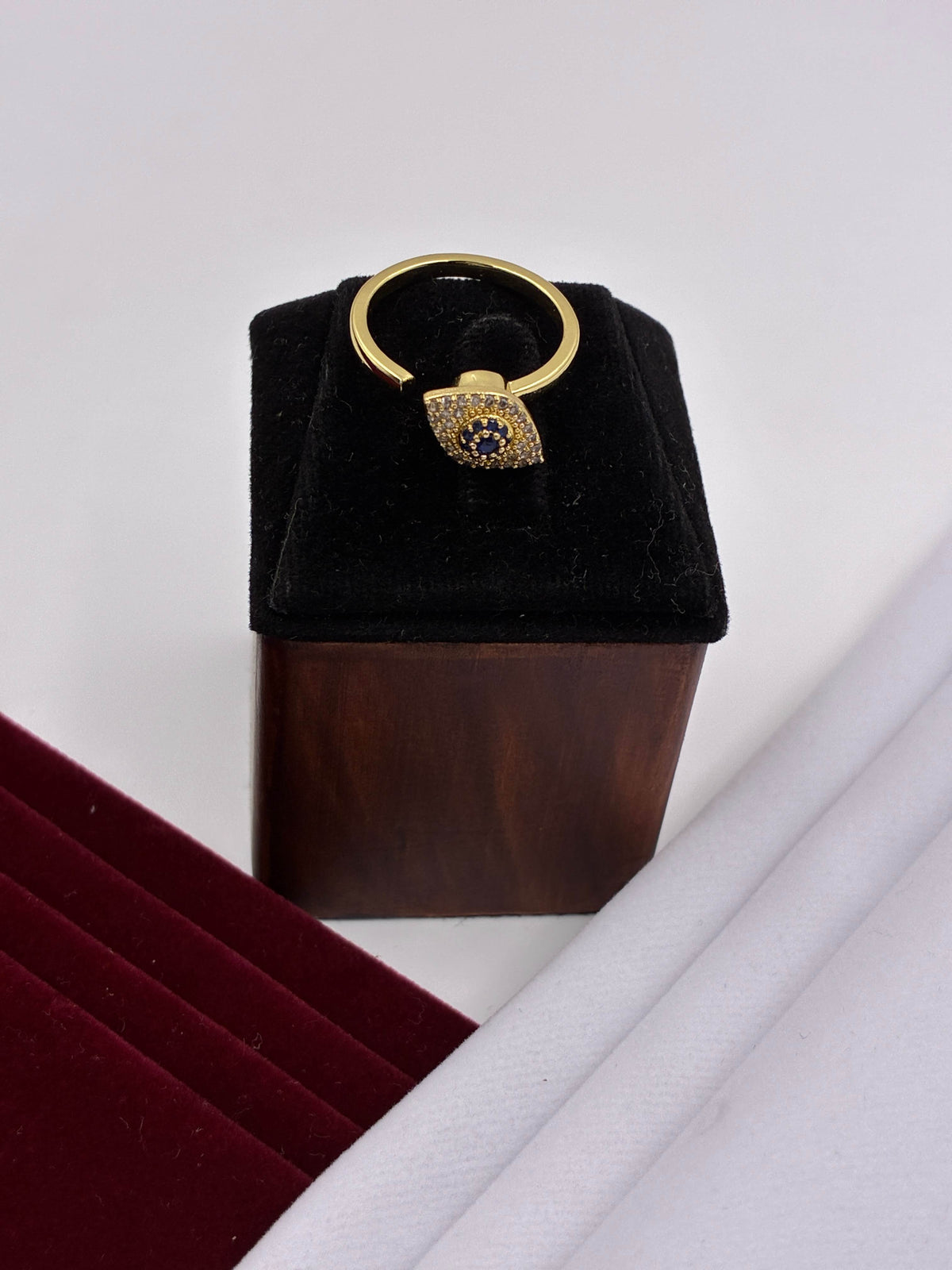Western style Golden Swirling Finger Ring