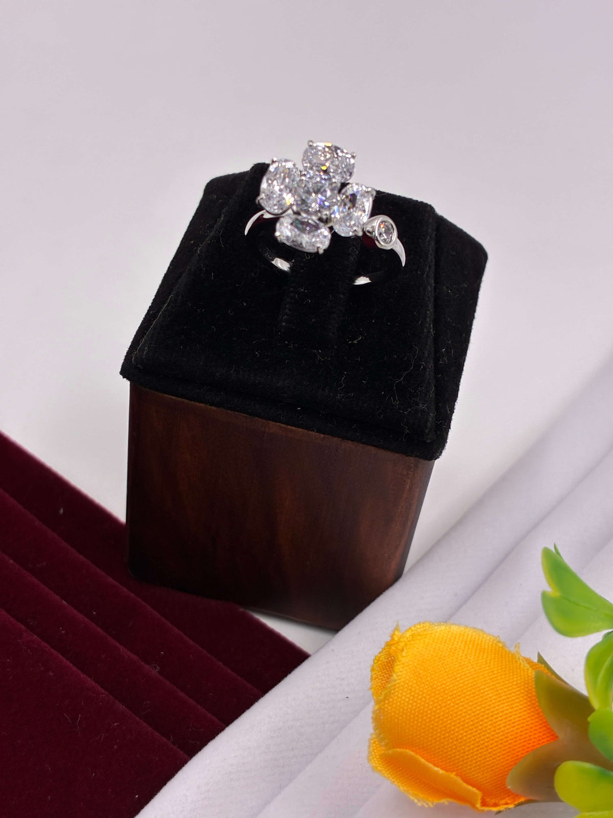 Western Floral Swirling Finger Ring