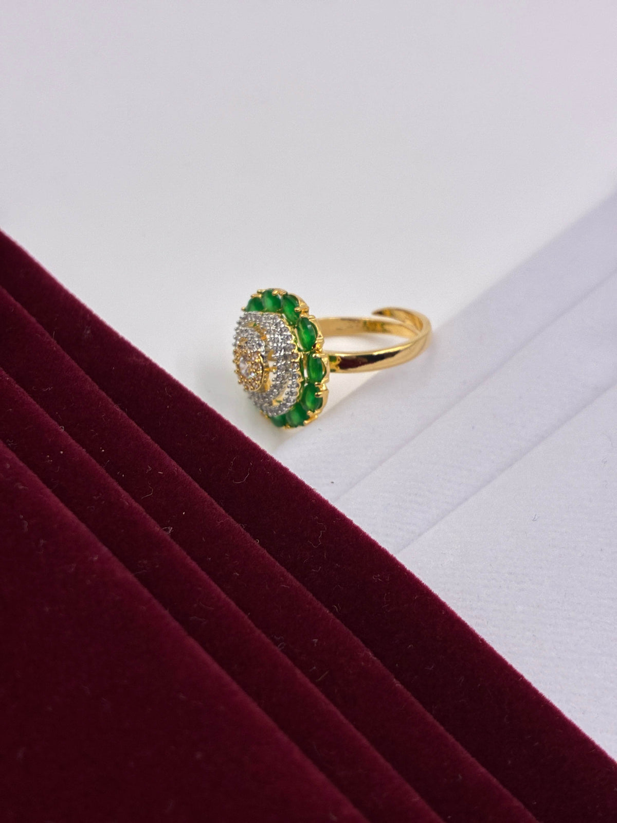 CZ Emerald Gorgeous Circular Finger Ring