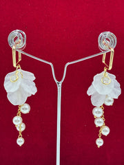 Western petal Pearl Chain Earring