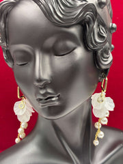 Western petal Pearl Chain Earring