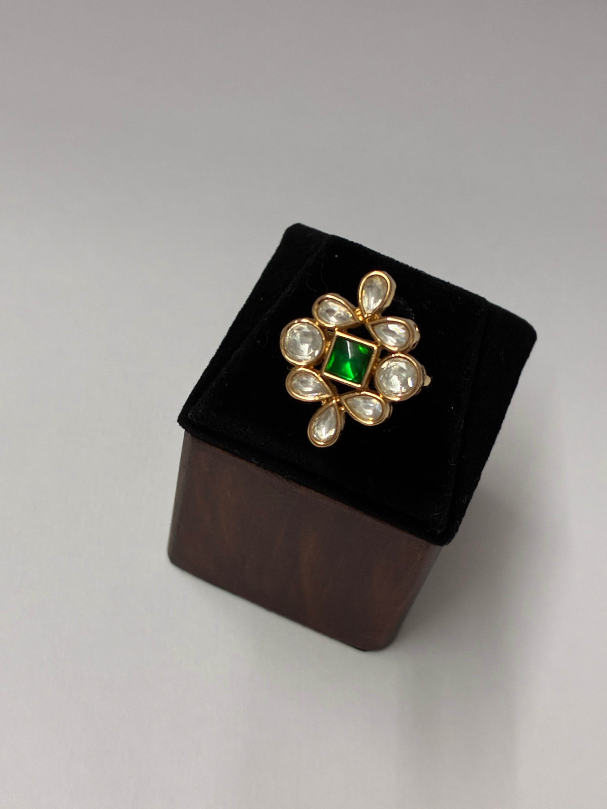 Kundan Classic Emerald Green Finger Ring