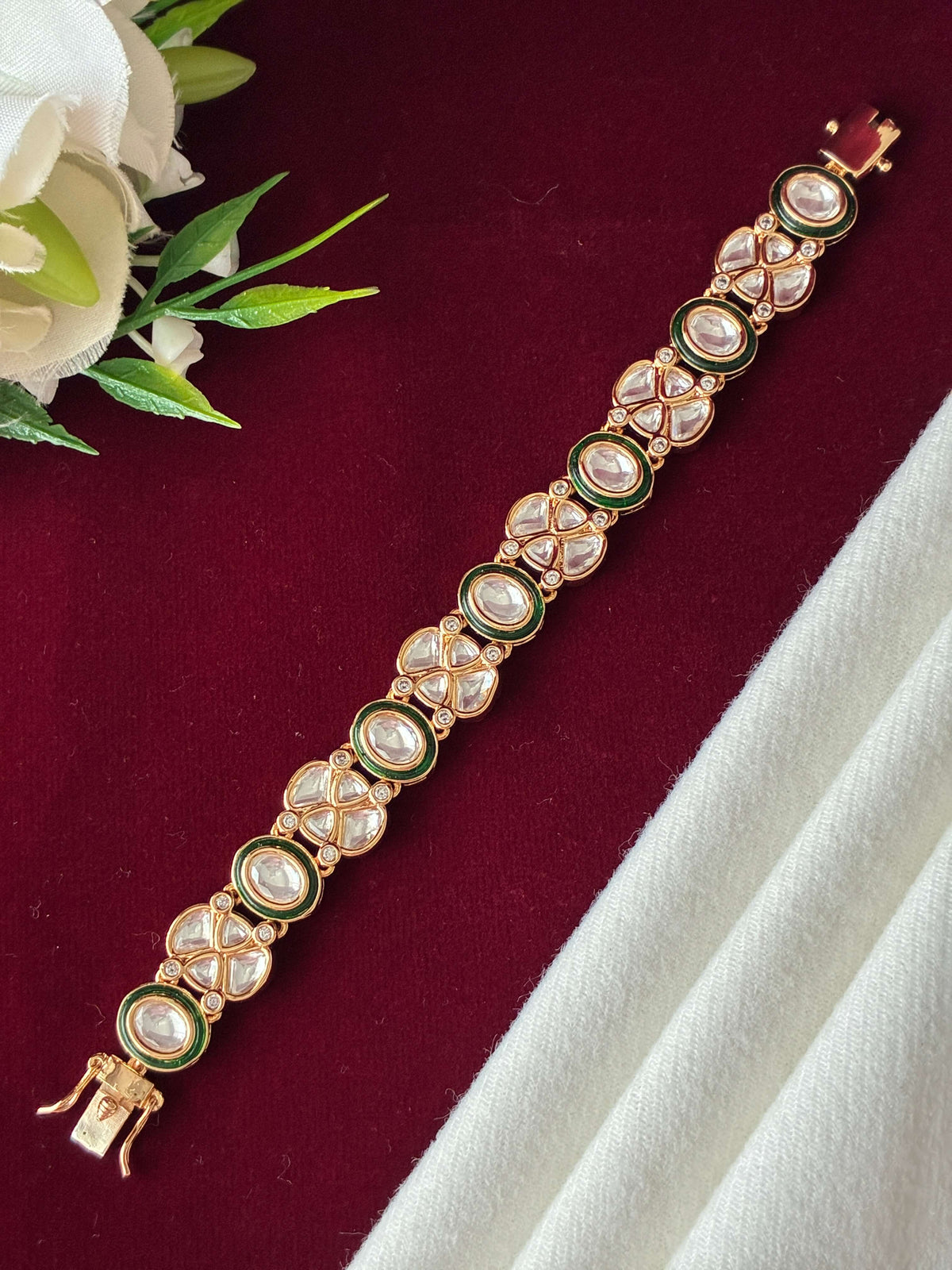 Kundan Elegantly Crafted Green Meenakari Bracelet