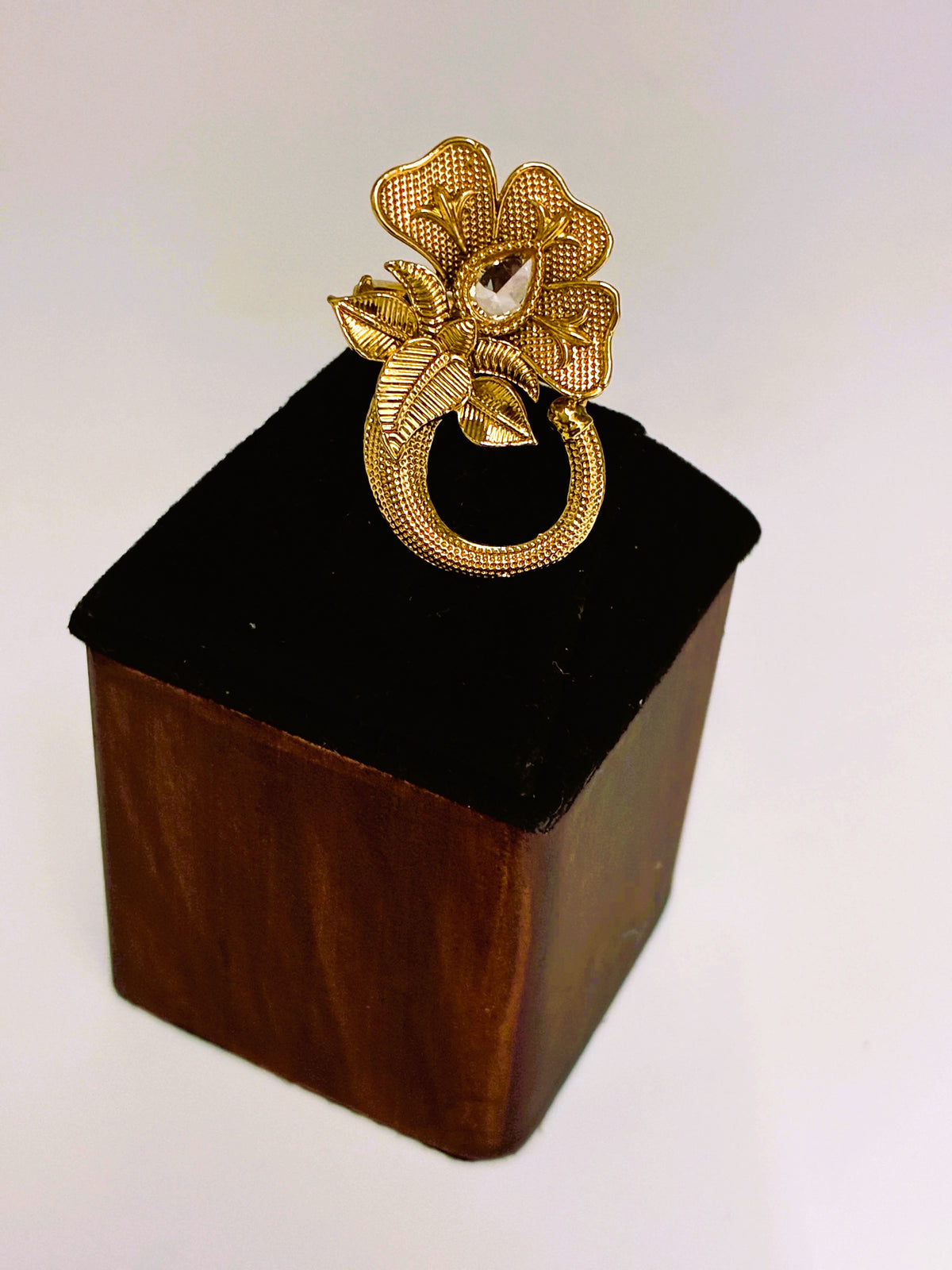 Antique floral adjustable Finger Ring