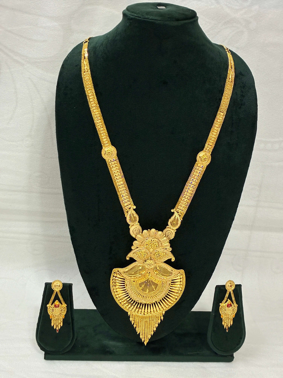 Long Splendid Necklace Set with Gold Plating
