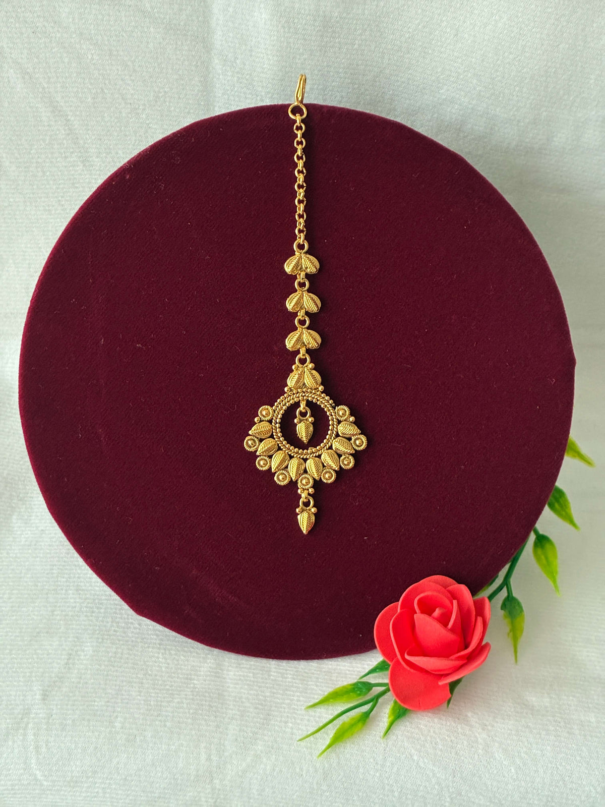 Antique Leaf Drop Mang Tika