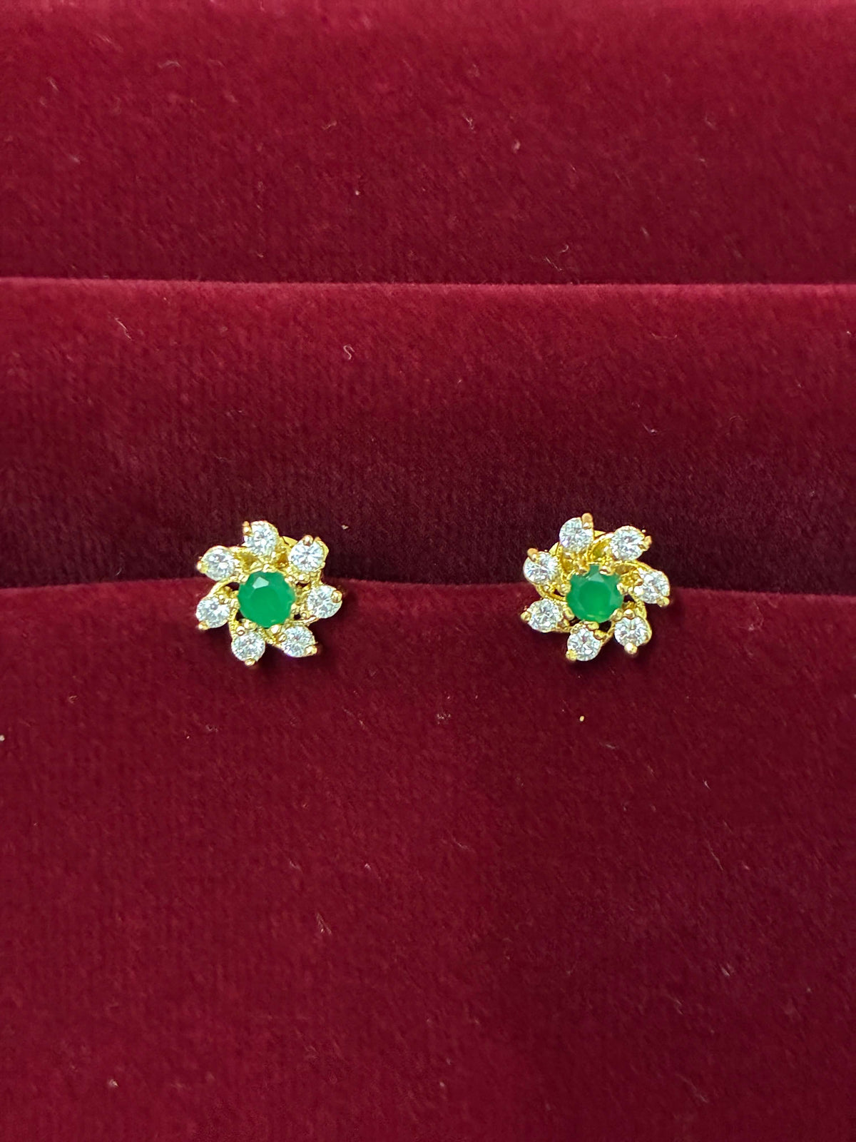 CZ Emerald Green Traditional Seven stone Stud