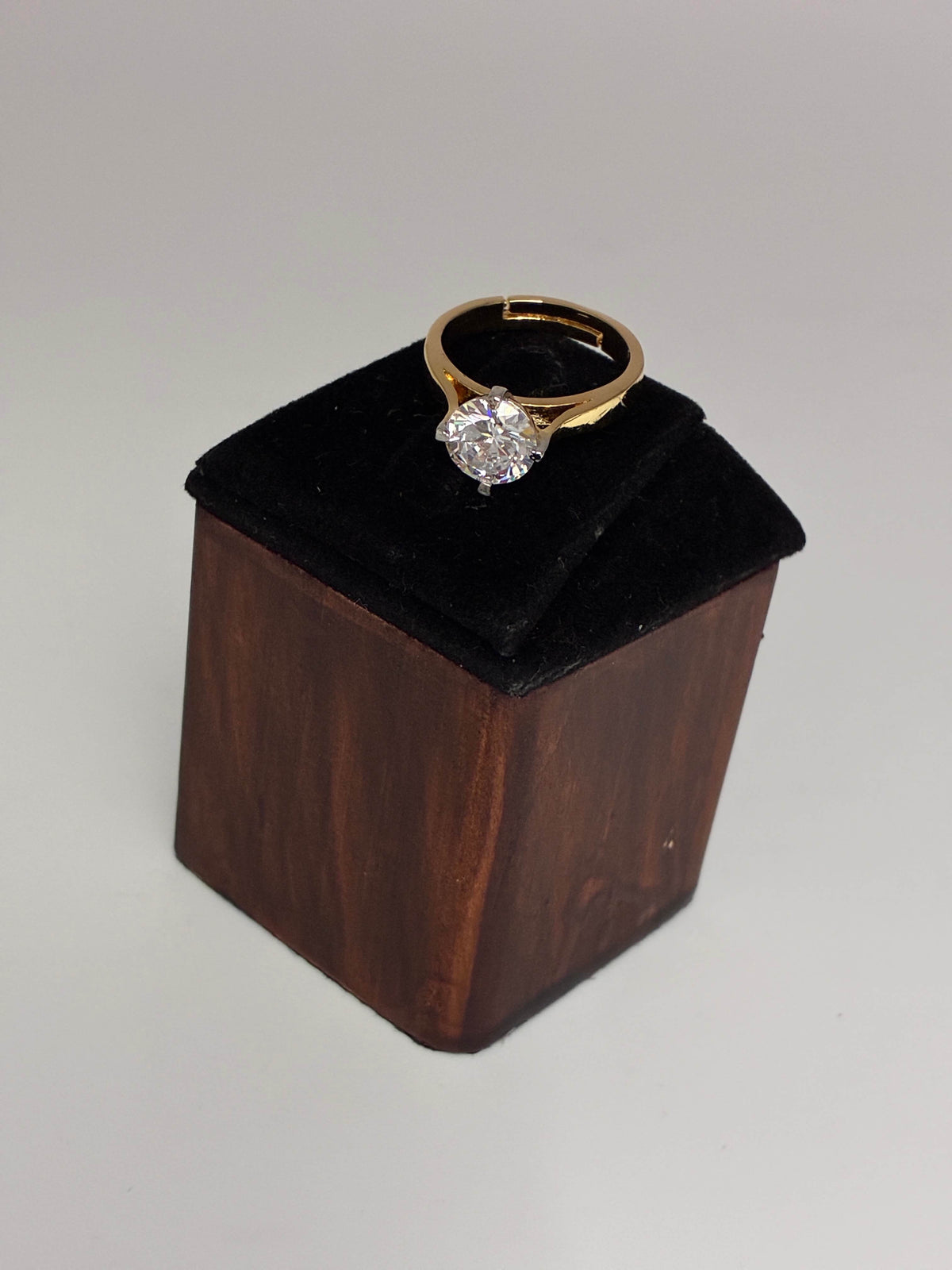 CZ classic Solitaire Finger Ring