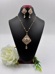 Kundan Kite Shape Designer Pendant Set