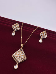 Kundan Kite Shape Designer Pendant Set