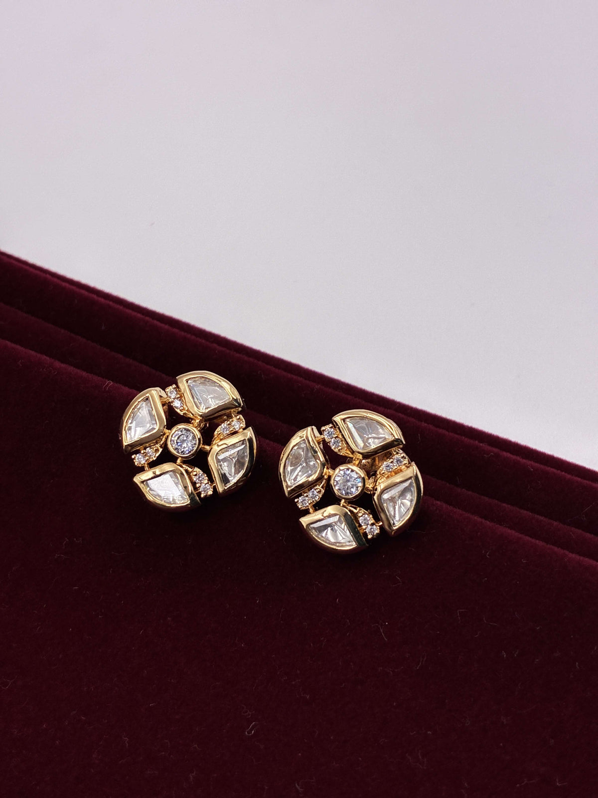 Kundan Glorious Stud Earring