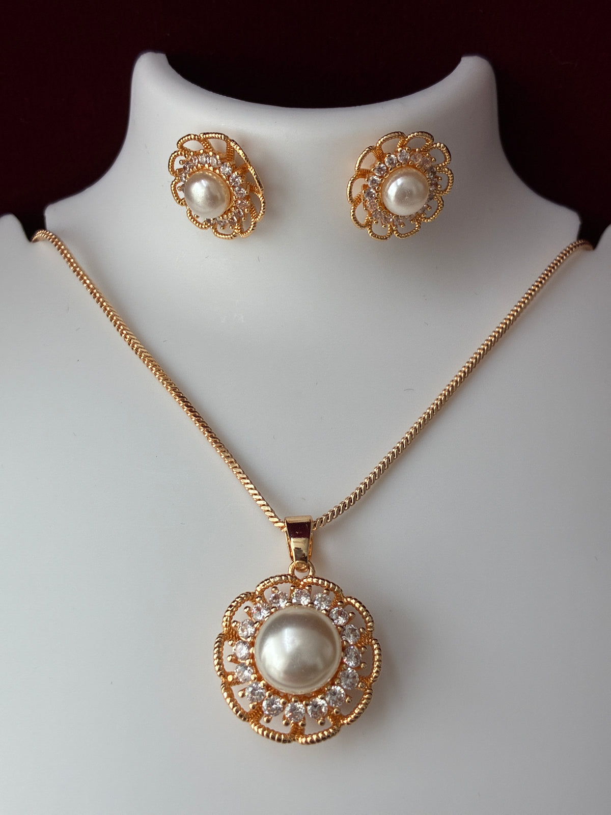 CZ Pearl Golden tone Blooming Pendant set