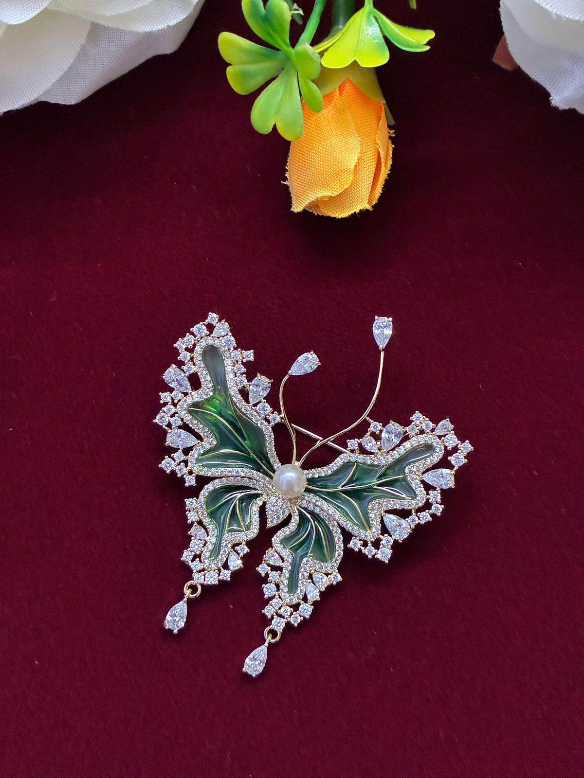 Splendid Butterfly Pendant Brooch