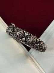 Oxidised Openable Gajra Style Kada