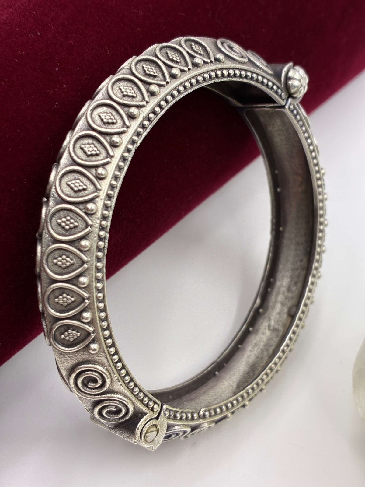 Oxidised Openable Traditional Kada