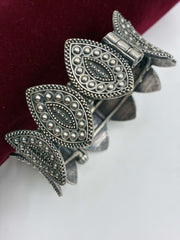 Oxidised Openable Exquisite Kada